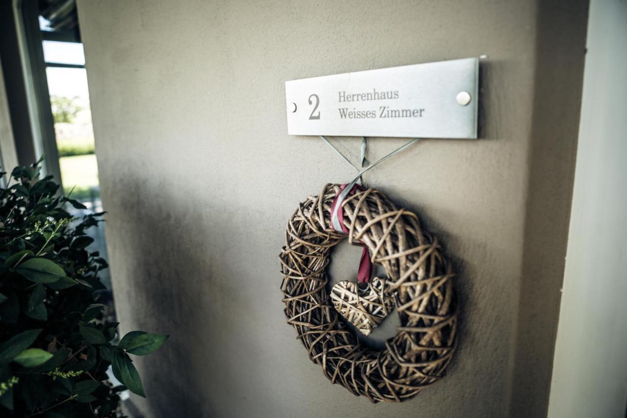 Winzarei, Weingut Tement Villa Berghausen Екстериор снимка