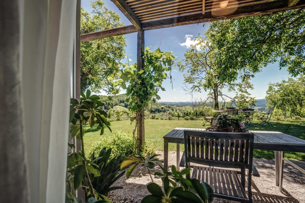 Winzarei, Weingut Tement Villa Berghausen Екстериор снимка